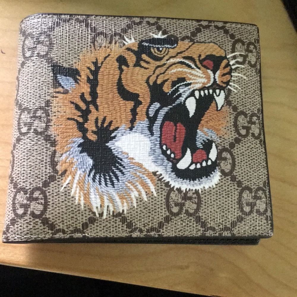Gucci tiger wallet